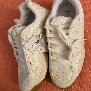 Stradivarius sneaker w/ iridescent detail in white